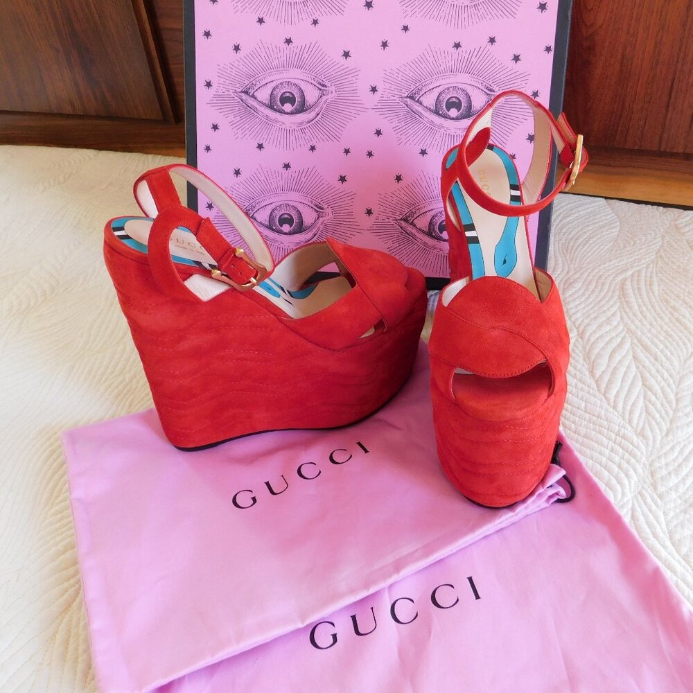 NIB Gucci Sally suede hibiscus red platform wedge heels ankle strap sandals 38